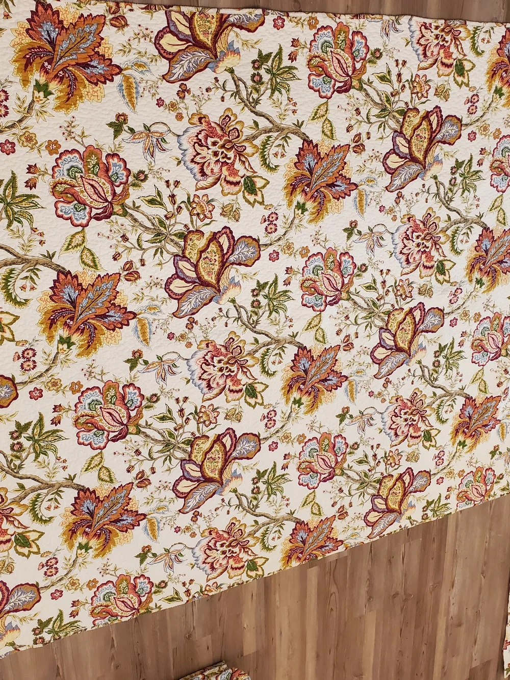 Twin Floral Quilted Bedspread in White with Multicolor Blooms C & F with Sham